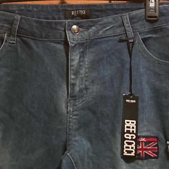 New & Ceci Los Angeles Blue Denim Distressed Ankle Jeans w/Embroidered Patches - Picture 4 of 16